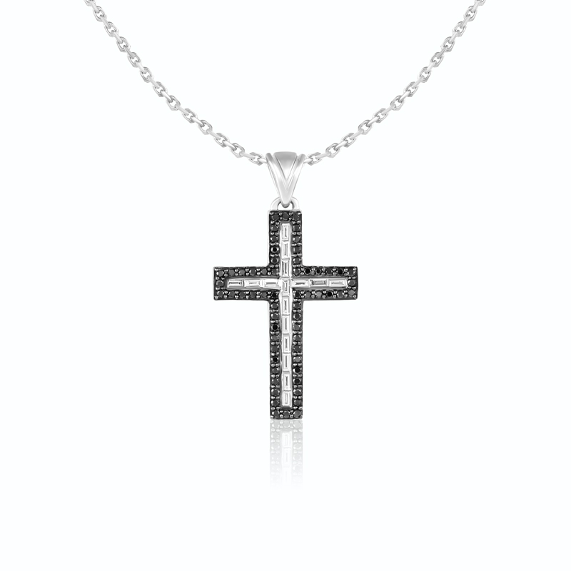 Crucea purtată la gât – simbol al credinței, speranței și protecției